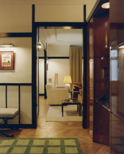 Hallway in a private apartment in Paris called Quai Branly designed by Necchi Architecture