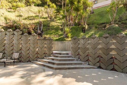 David Lynch House Hollywood Hills on Senalda Road – Beverly Johnson House by Lloyd Wright, Mid-Century Modern architecture, film location, compound for sale