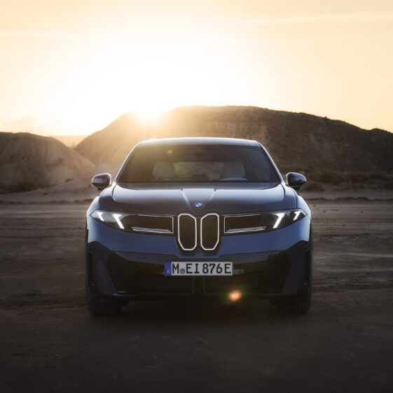 The new BMW iX3, BMW Neue Klasse, front view – BMW SUV with new Neue Klasse design