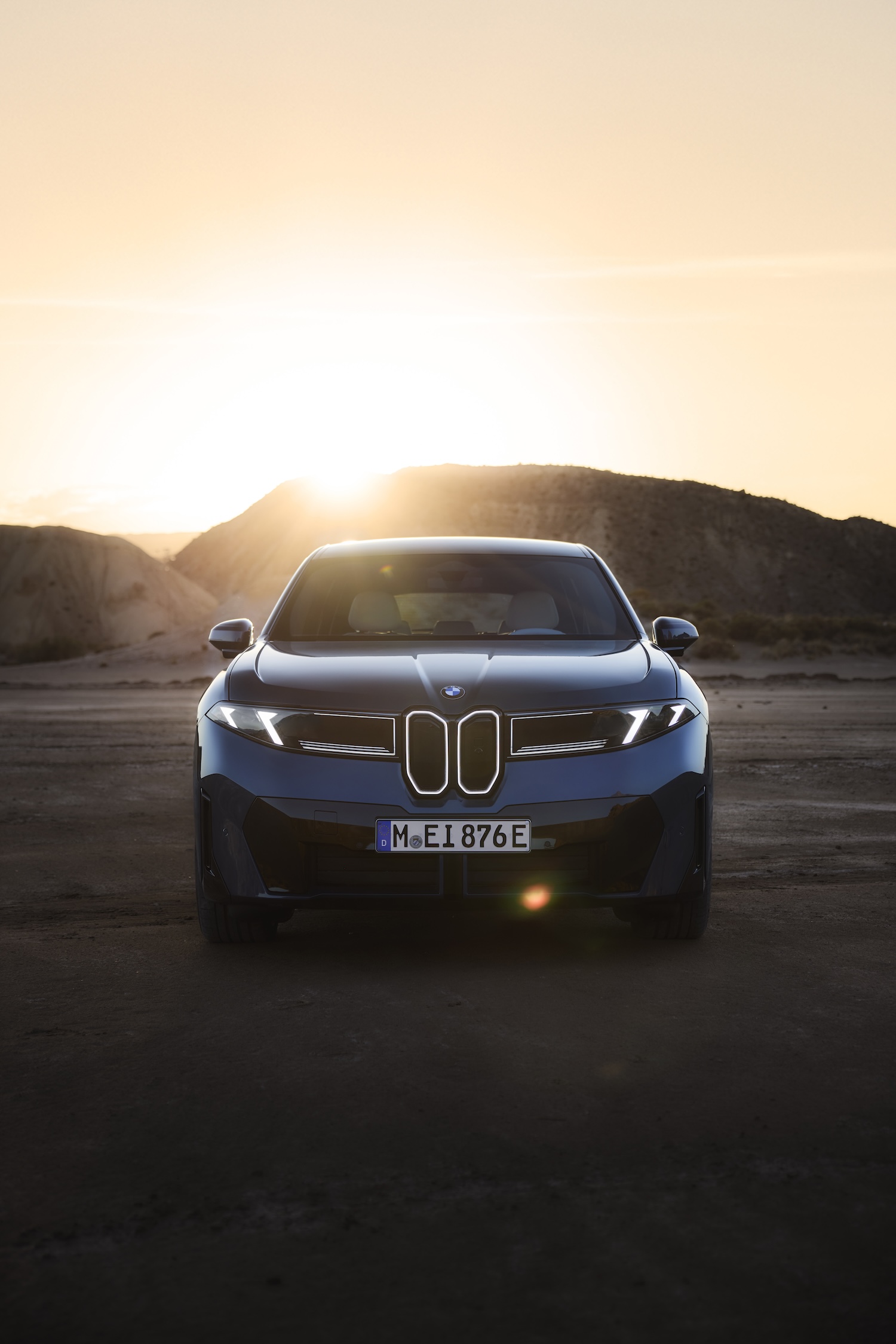 The new BMW iX3, BMW Neue Klasse, front view – BMW SUV with new Neue Klasse design
