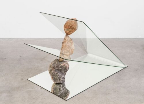 Glass artwork "Hemmungsloser Widerstand" by artist Alicja Kwade, from year 2019. Part of exhibittion "Future Horizons – Design for a Complex World" in Munich. 