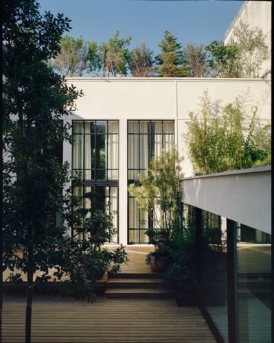 Villa N in Paris by architect and interior designer Katja Pargger with modern and contemporary artworks by Clément Borderie, Ciprian Tocu, Xolo Cuintle, Zuzanna Czebatul