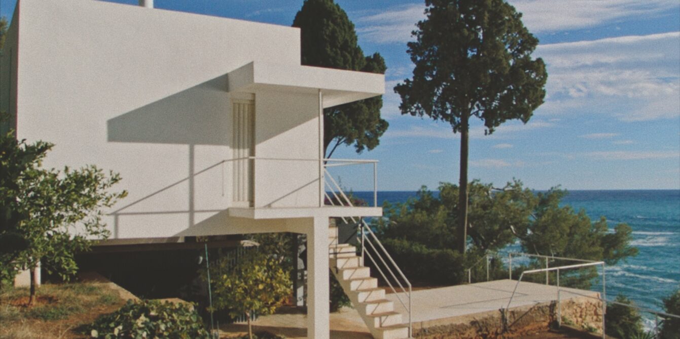 Villa E.1027 von Eileen Gray in Roquebrune-Cap-Martin, ikonisches Beispiel moderner Architektur und Symbol weiblicher Selbstbestimmung im Design.