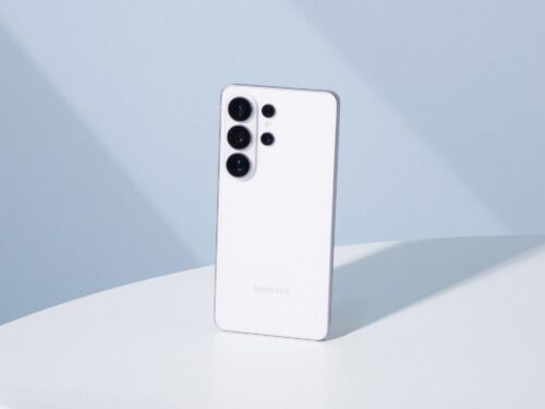 samsung galaxy s26 ultra smartphones in white