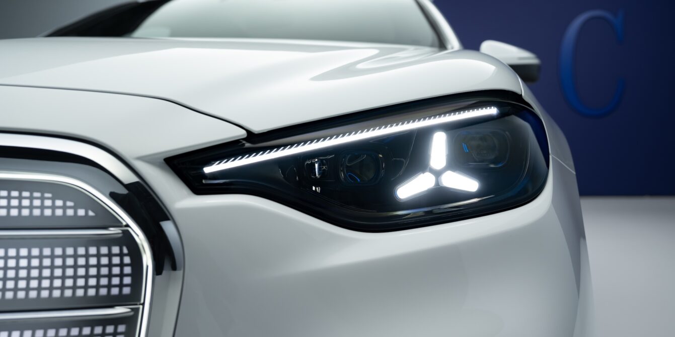 lichtsignatur mercedes benz neue elektrische c-klasse designdetail