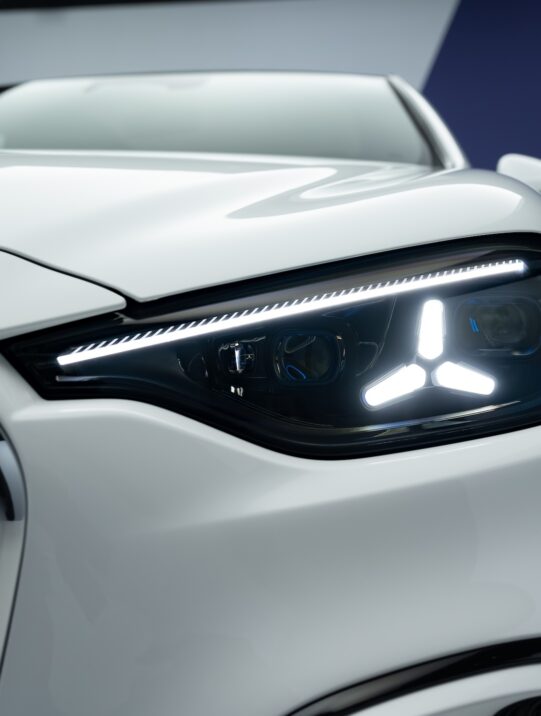 lichtsignatur mercedes benz neue elektrische c-klasse designdetail