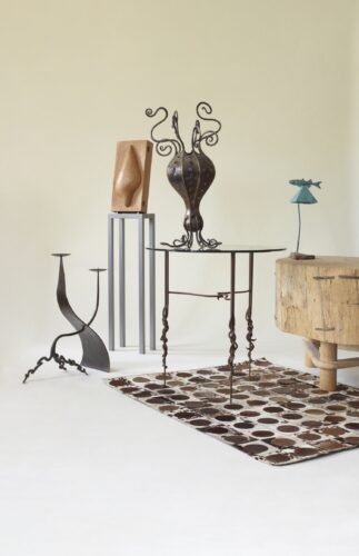 London showroom »Oculus« by set designer and design dealer Alfie di Trolio featuring curated furniture, design objects, and decorative art.