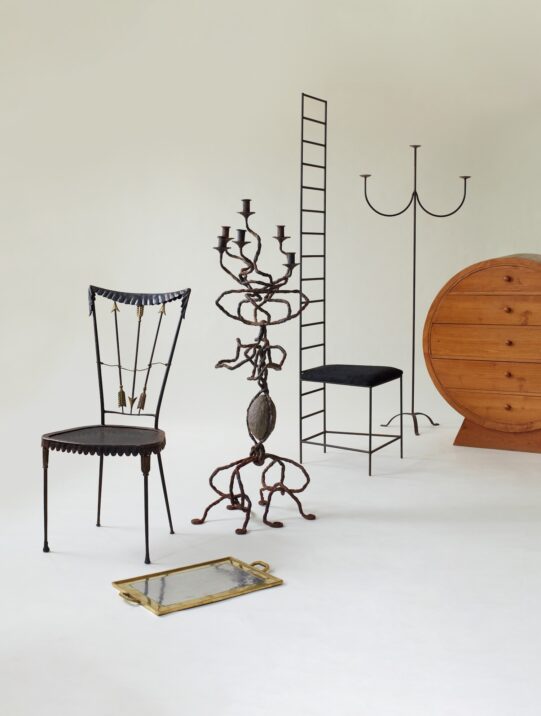 Londoner Showroom »Oculus« von Set Designer und Designhändler Alfie di Trolio mit kuratierten Möbeln, Designobjekten und dekorativer Kunst.