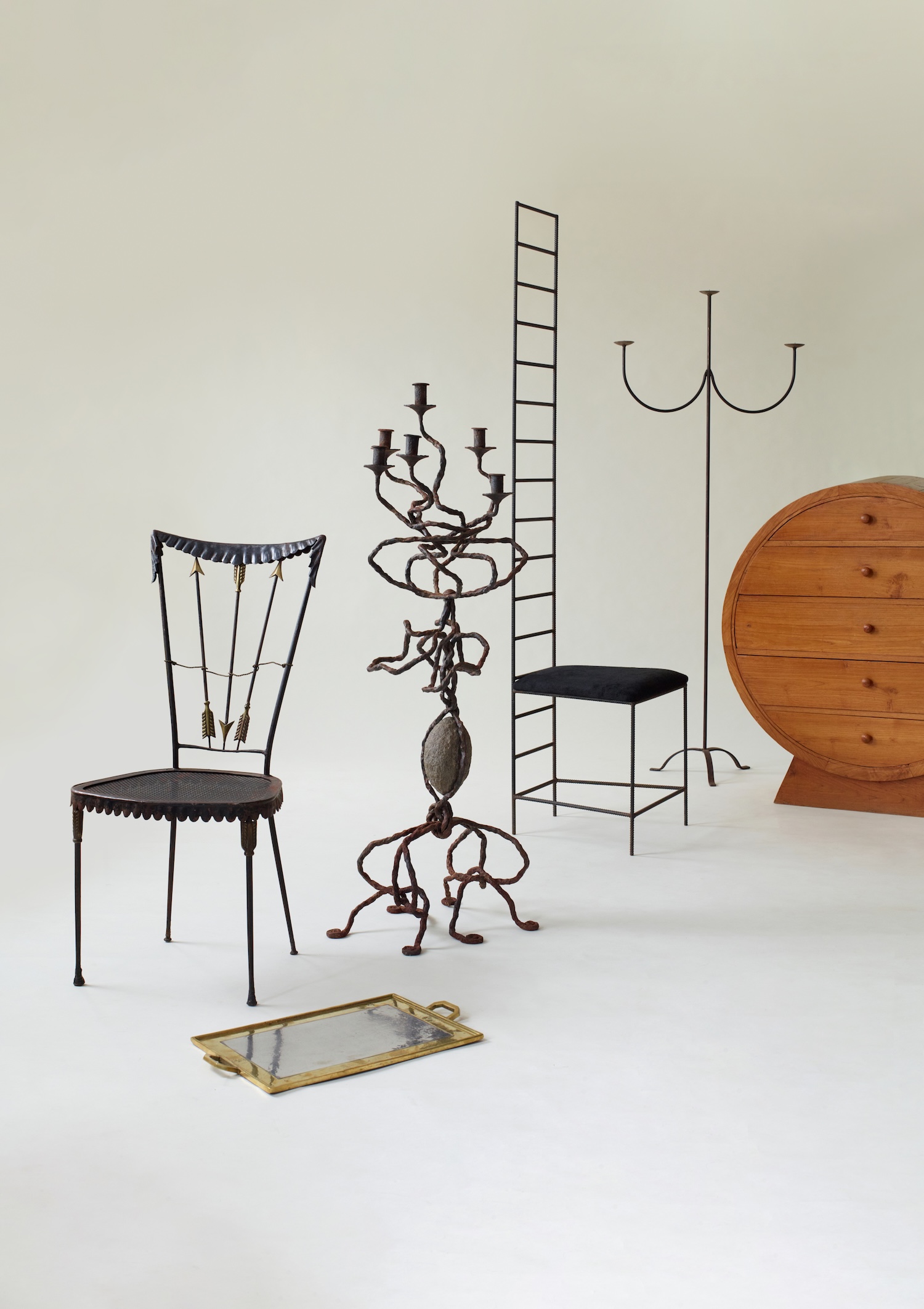 Londoner Showroom »Oculus« von Set Designer und Designhändler Alfie di Trolio mit kuratierten Möbeln, Designobjekten und dekorativer Kunst.