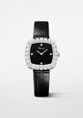 Chopard L’Heure du Diamant mit kissenförmigem Weißgoldgehäuse, Diamantbesatz, schwarzem Onyx-Zifferblatt und schwarzem Lederarmband.