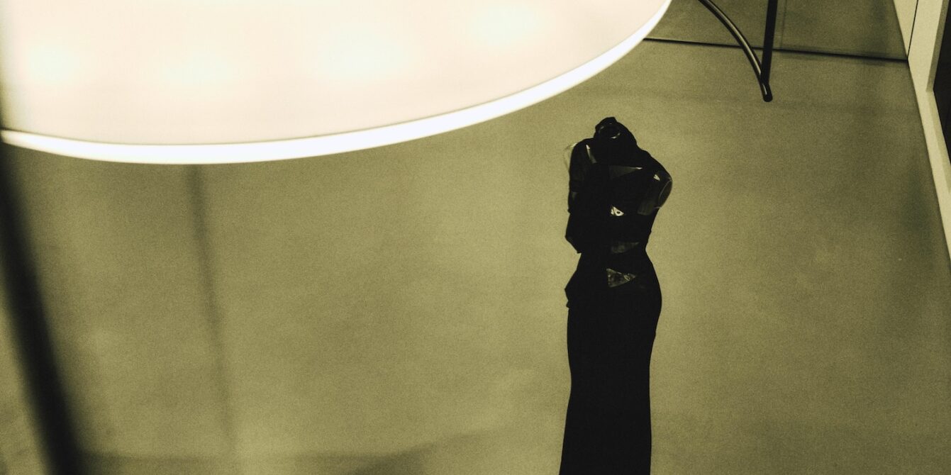 alaia store in paris photographeed by mathilde hiley, set design von Maxime Chaiblaine